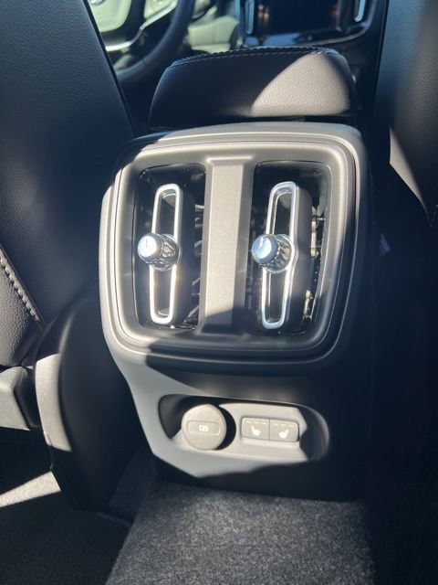 New 2025 Volvo XC40 B5 Core w/ Protection Package Premier image 26