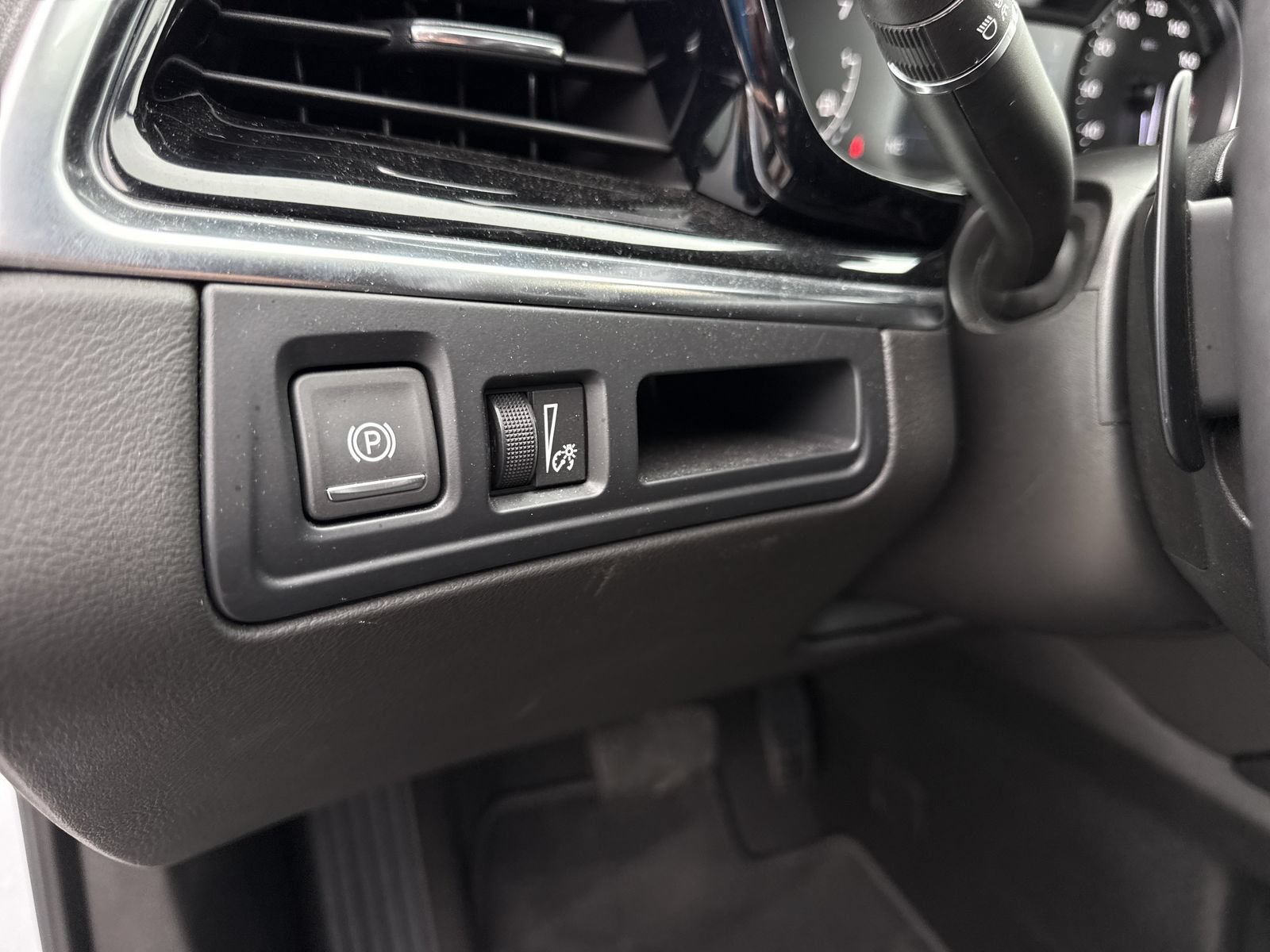Used 2024 Cadillac XT6 Luxury FWD image 22