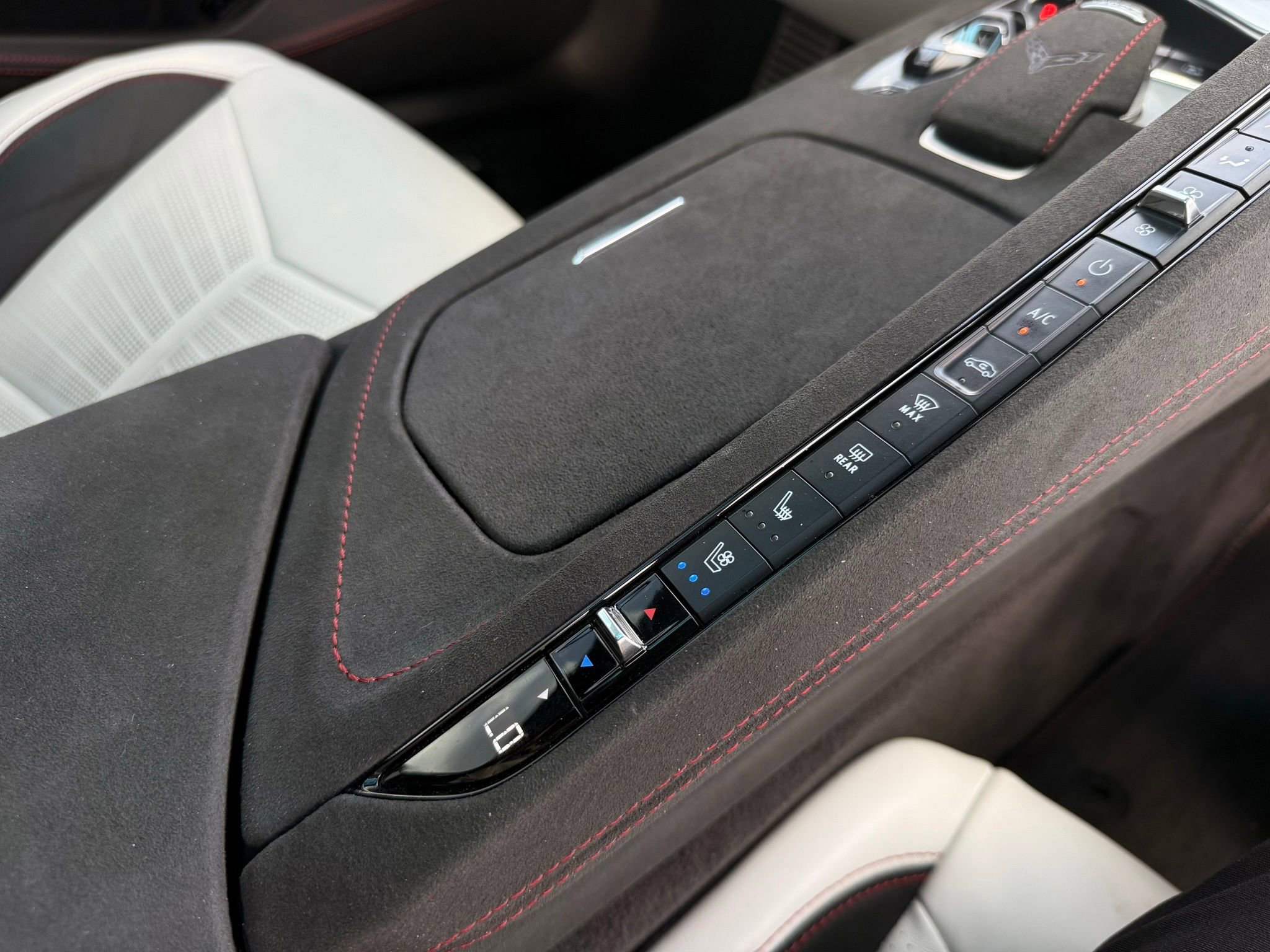 Used 2023 Chevrolet Corvette Stingray w/ Z51 Performance Package image 31