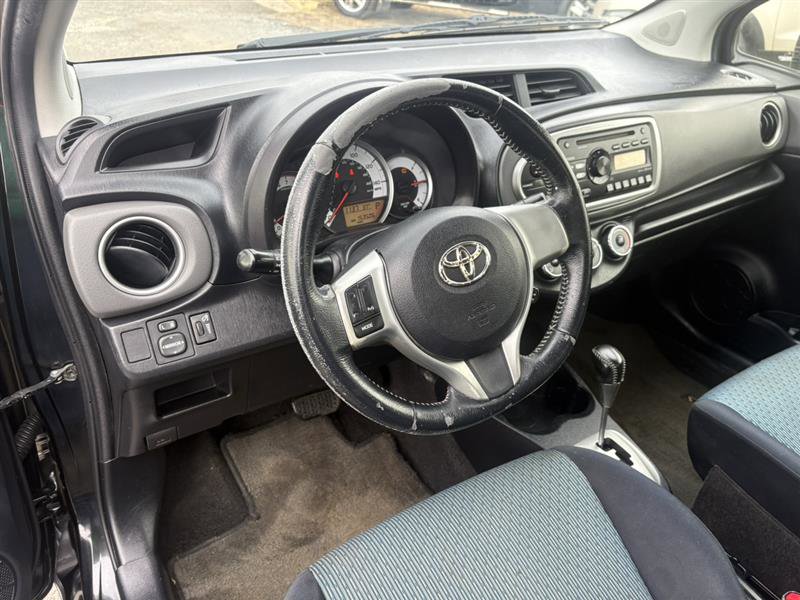 Used 2012 Toyota Yaris SE image 9