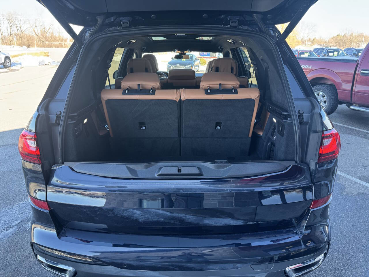 Used 2022 BMW X7 xDrive40i w/ M Sport Package image 32