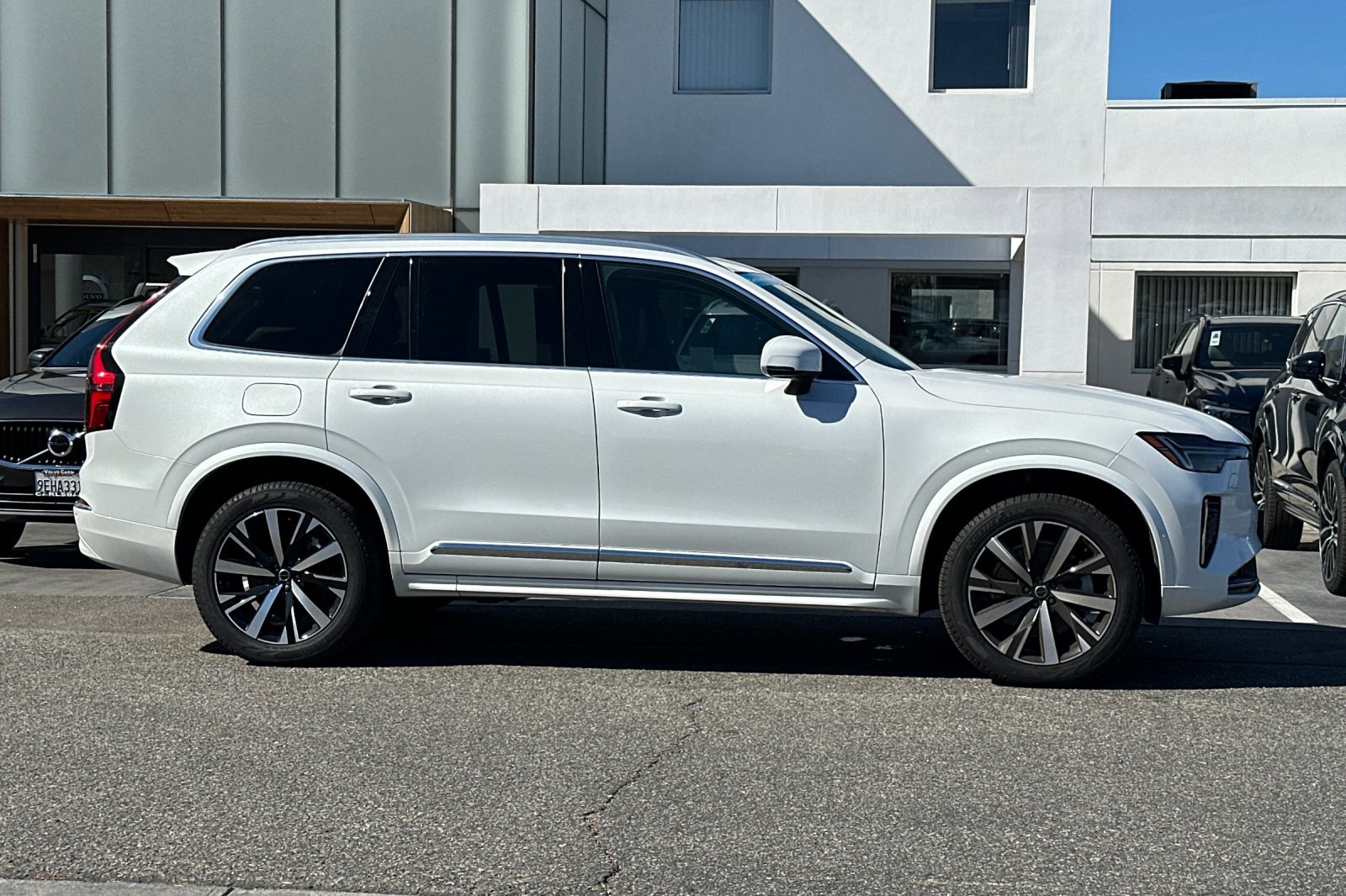 Certified 2025 Volvo XC90 B6 Core w/ Protection Package Premier image 3