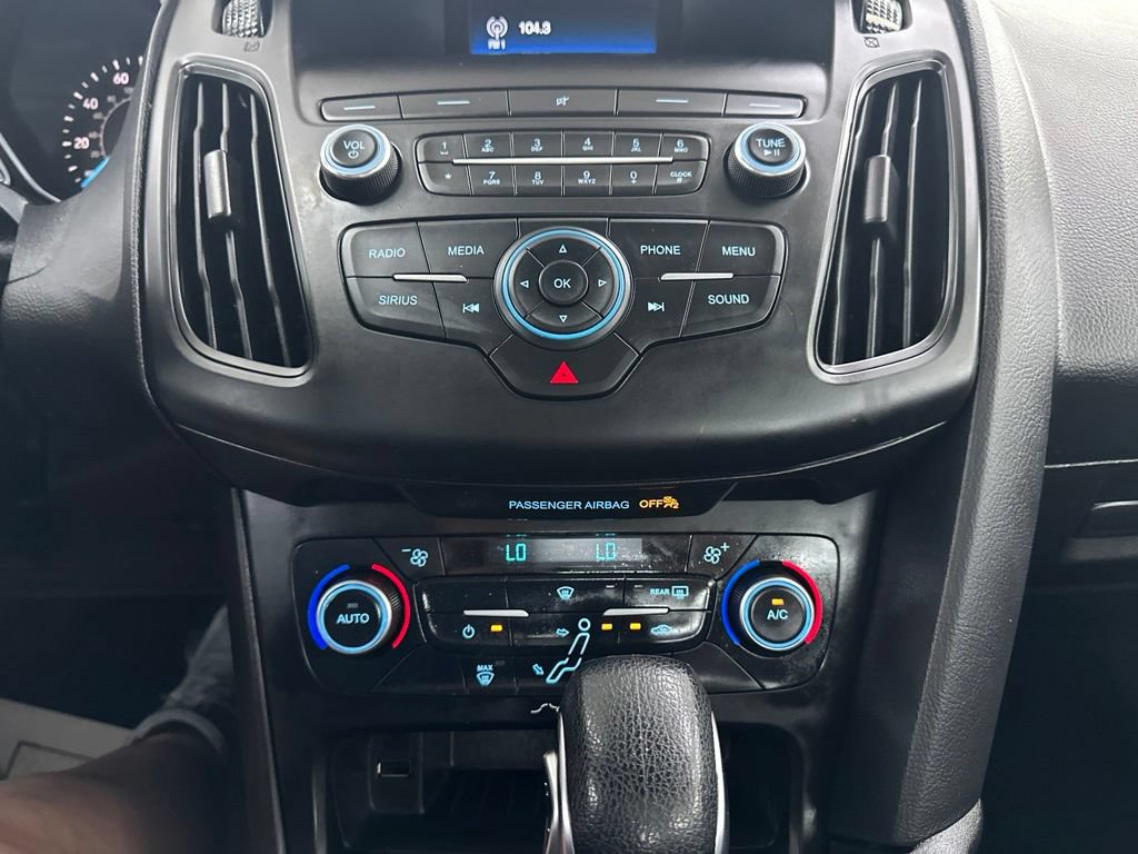 Used 2018 Ford Focus SE w/ SE Appearance Package FWD image 47