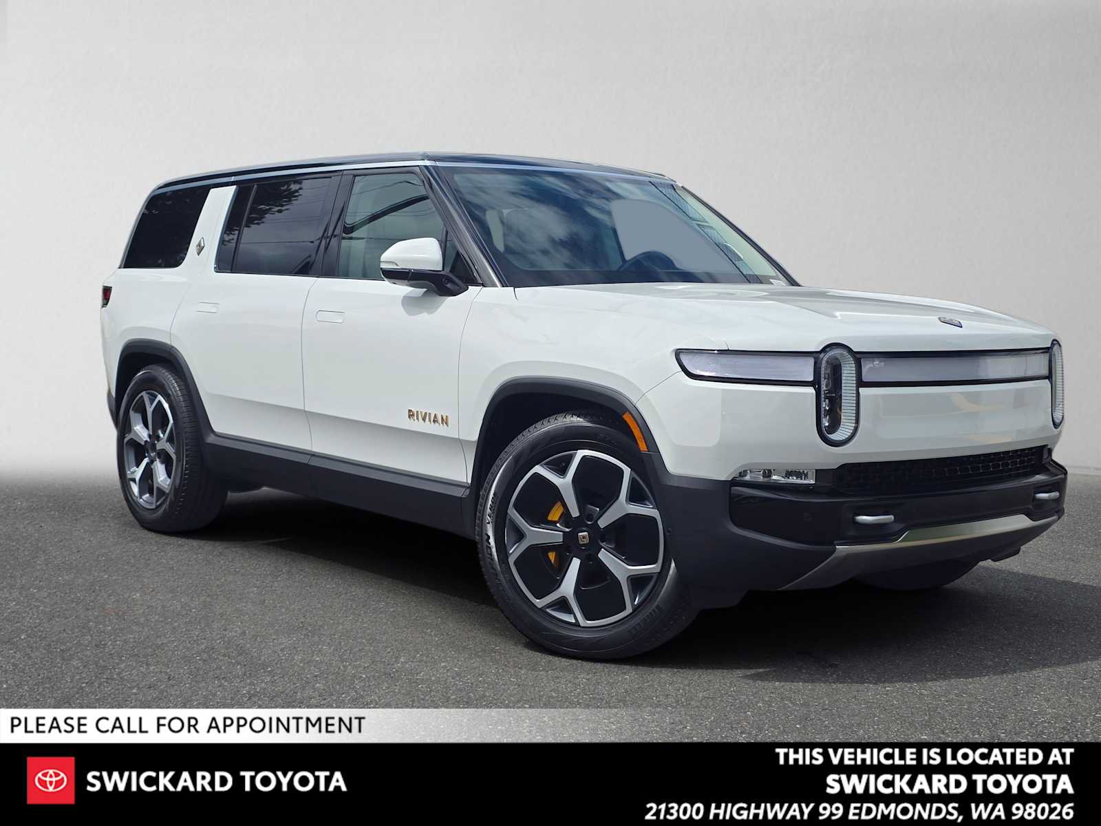Used 2024 Rivian R1S Adventure AWD/4WD image 1