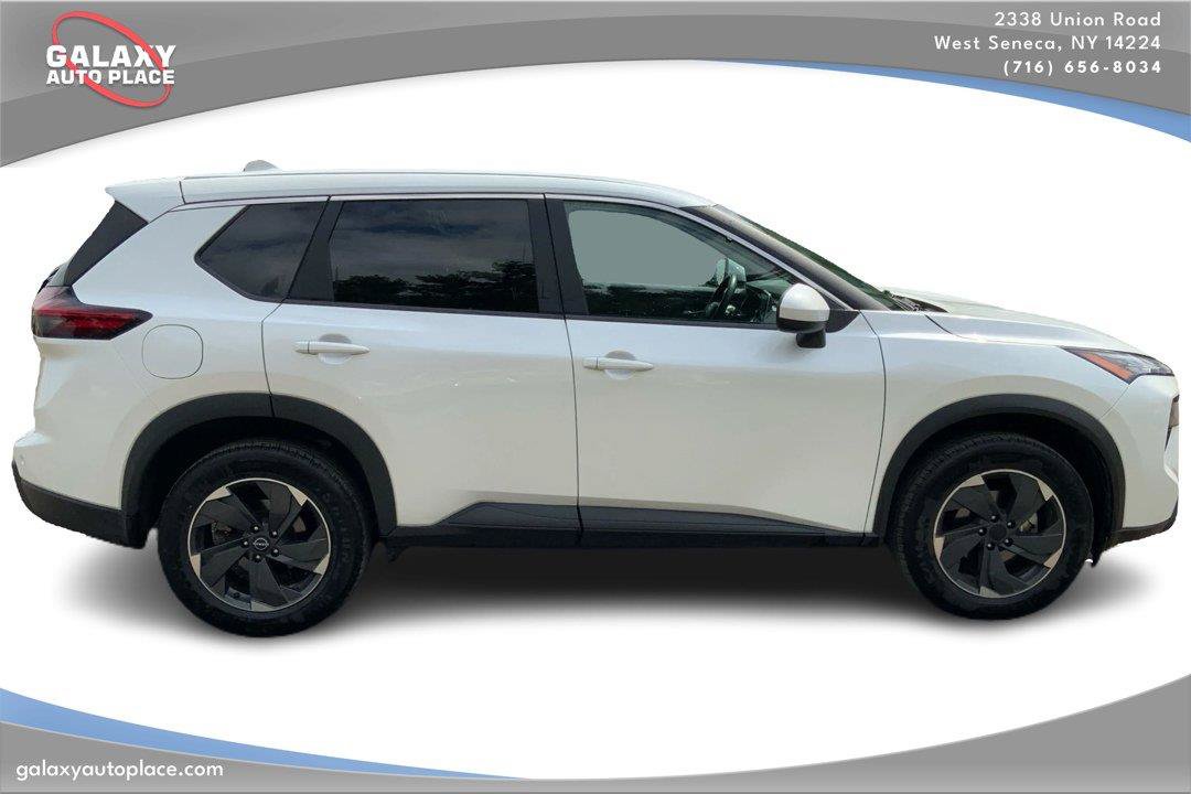 Used 2025 Nissan Rogue SV AWD/4WD image 4