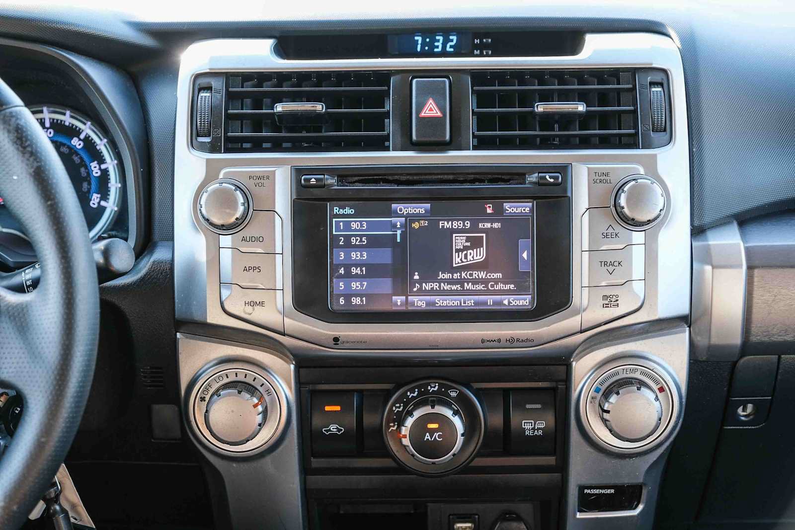 Used 2017 Toyota 4Runner SR5 AWD/4WD image 14