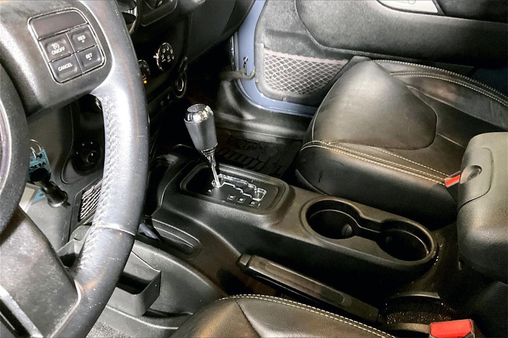 Used 2016 Jeep Wrangler Unlimited Rubicon w/ Dual Top Group image 13