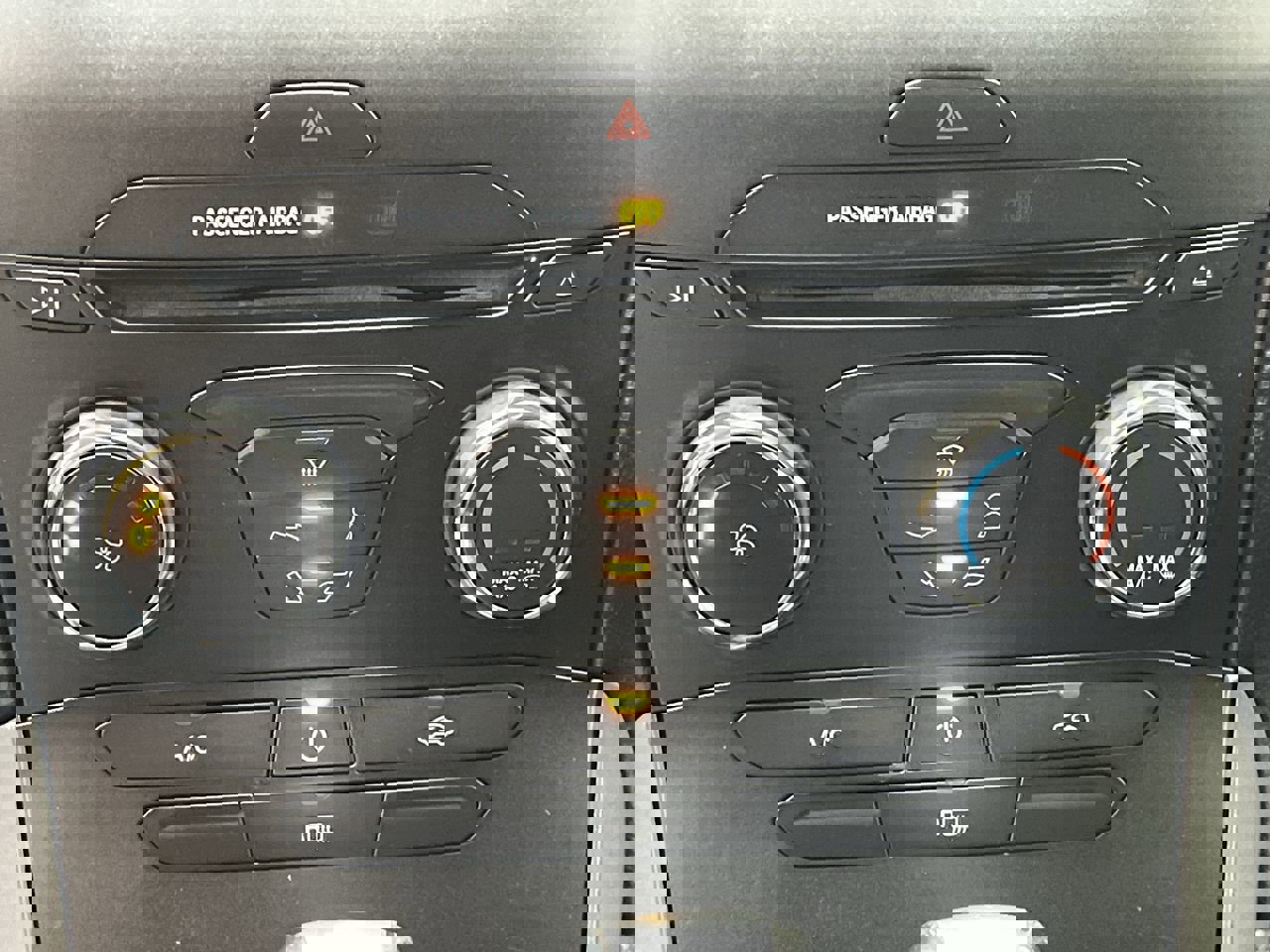 Used 2018 Ford Edge SE image 17