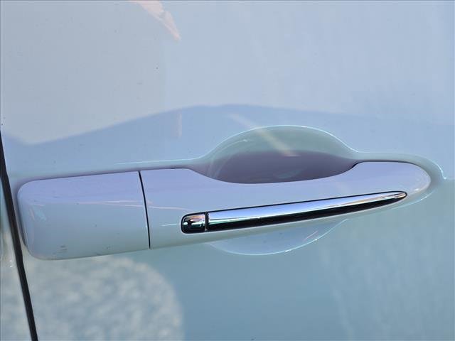 Used 2020 Chrysler Pacifica Touring w/ Advanced Safetytec Group image 8