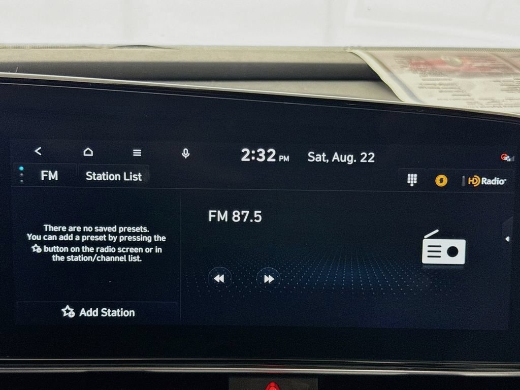 Used 2023 Hyundai Elantra Limited FWD image 16