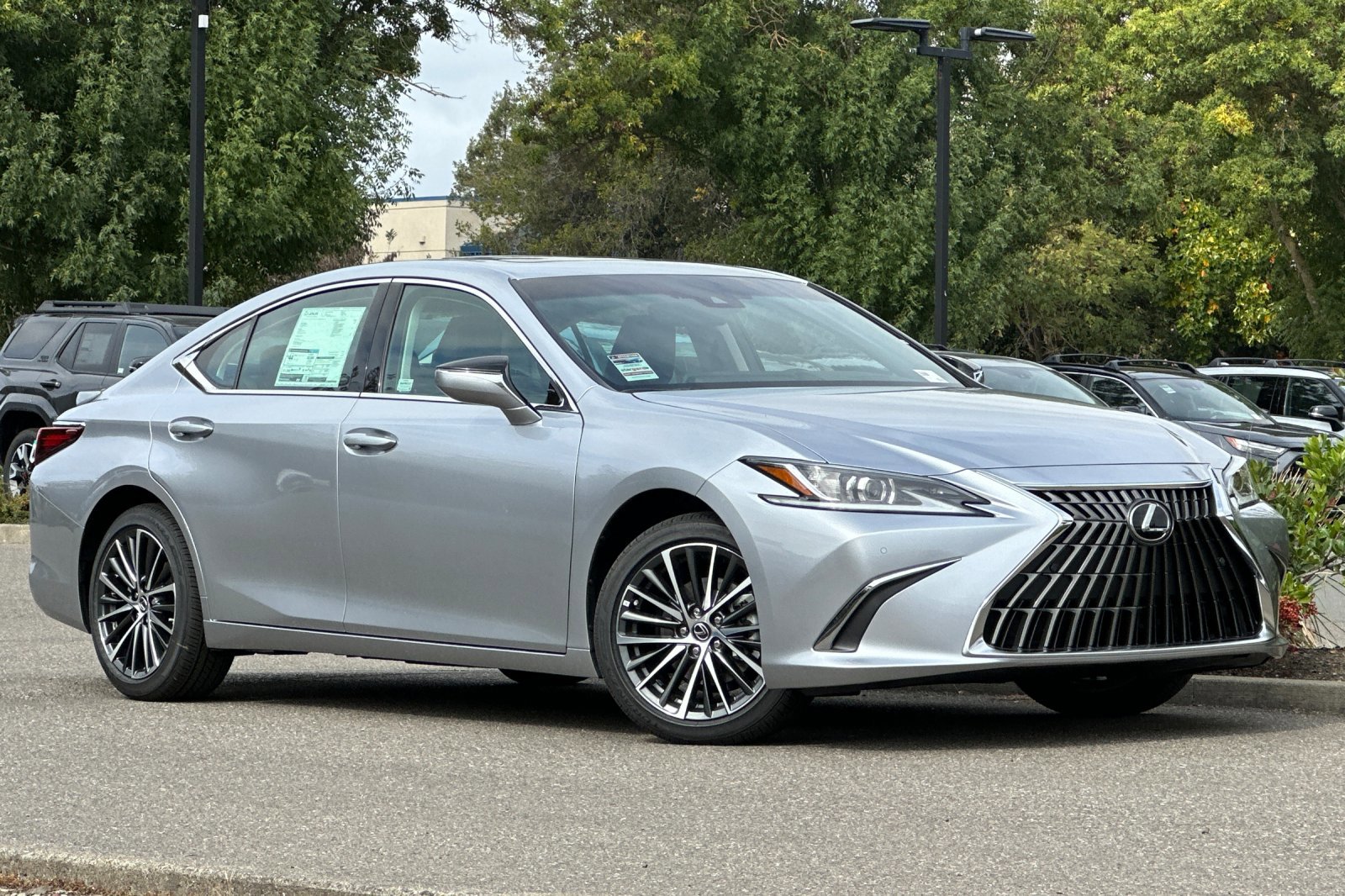 New 2025 Lexus ES 300h w/ Premium Package image 2