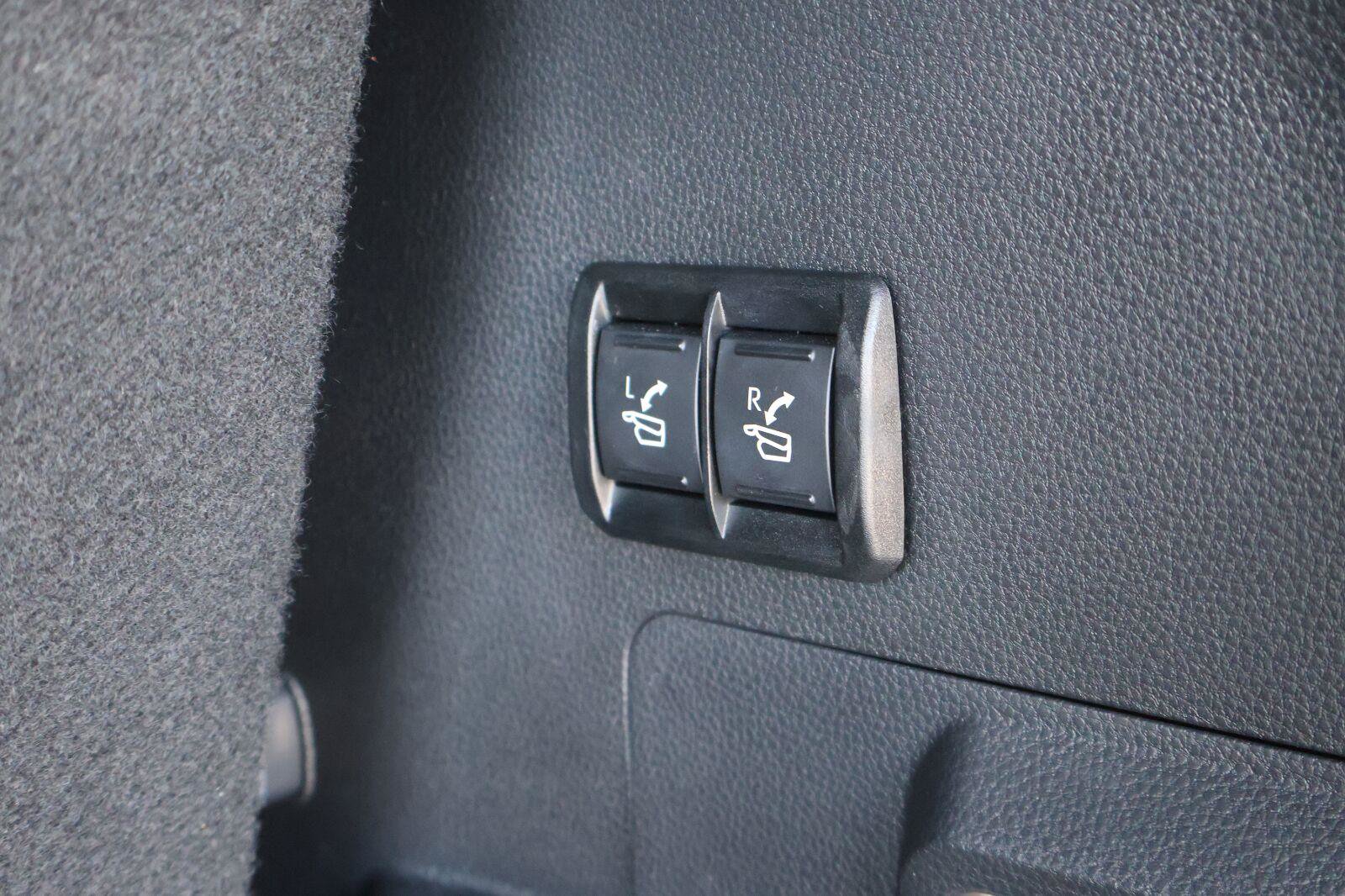 Used 2025 Toyota Sequoia Platinum AWD/4WD image 24