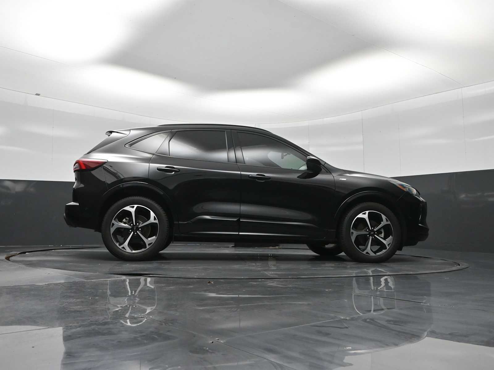 Used 2023 Ford Escape ST-Line Elite w/ Premium Technology Package AWD/4WD image 35