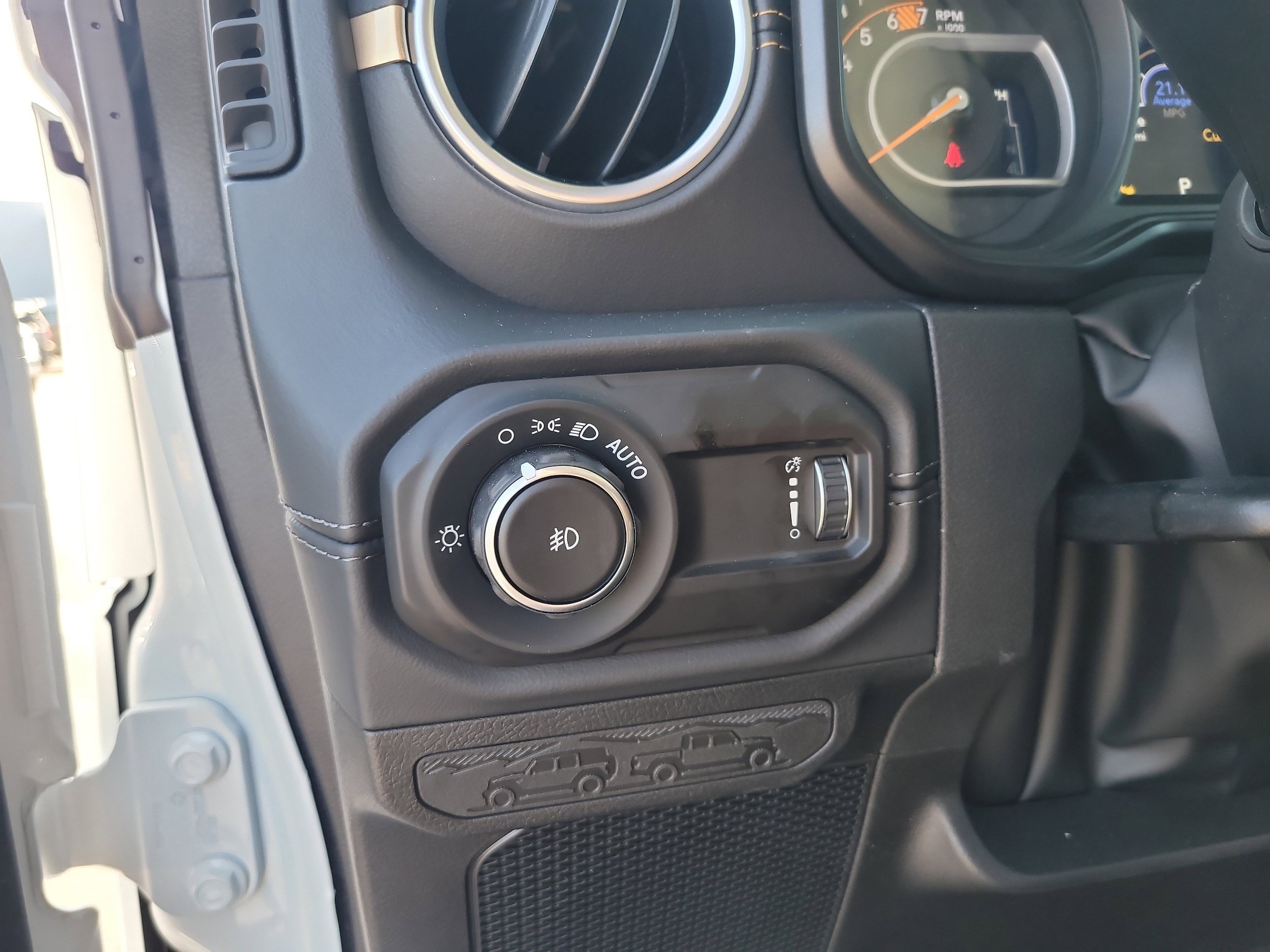 New 2026 Jeep Wrangler Unlimited Sahara AWD/4WD image 21