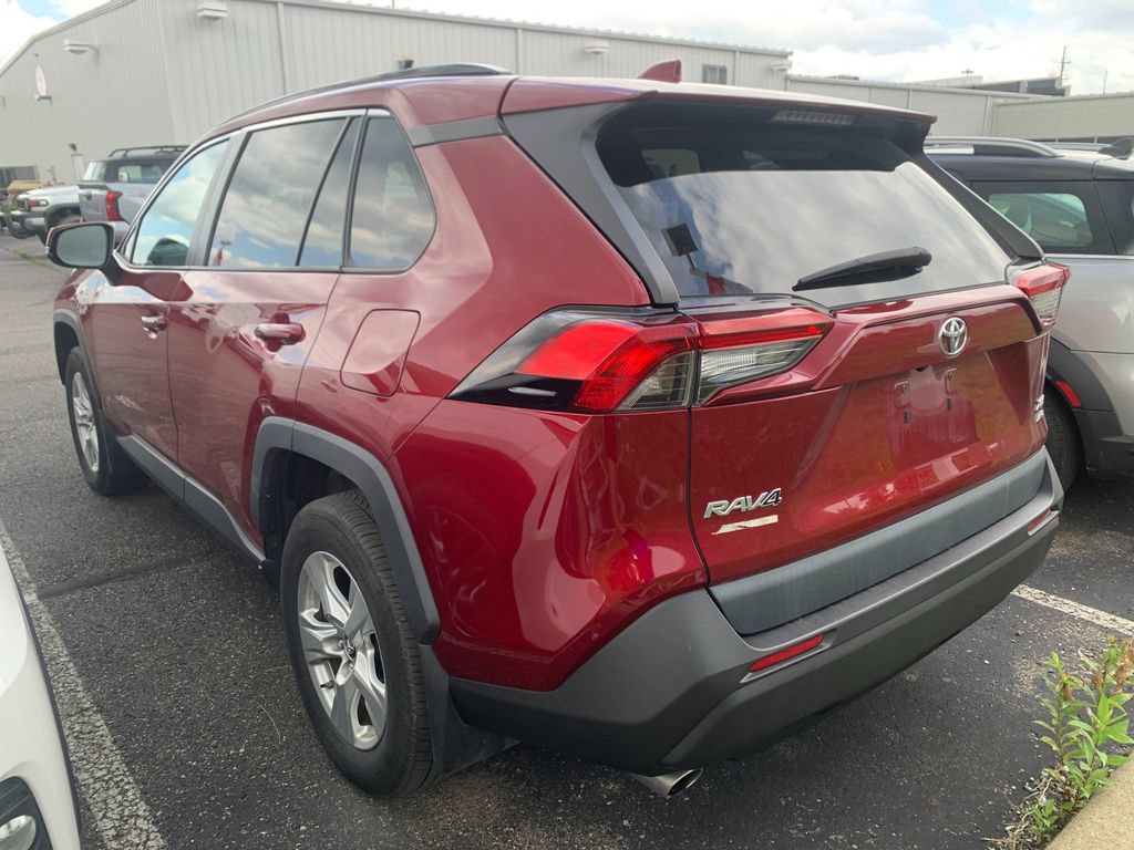 Used 2019 Toyota RAV4 XLE w/ Convenience Package AWD/4WD image 4