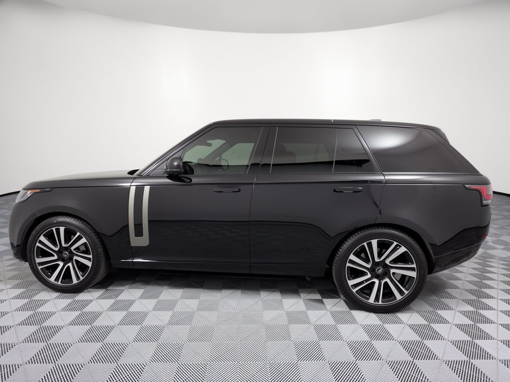 Used 2023 Land Rover Range Rover SE AWD/4WD image 2