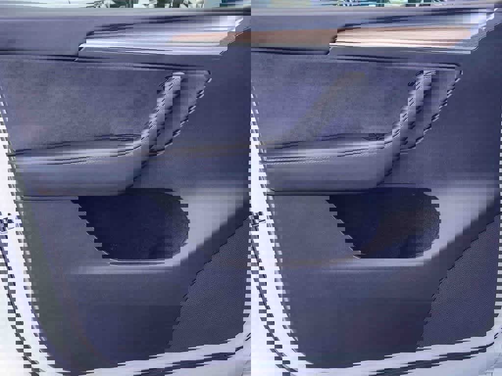 Used 2025 Tesla Model Y Performance image 18