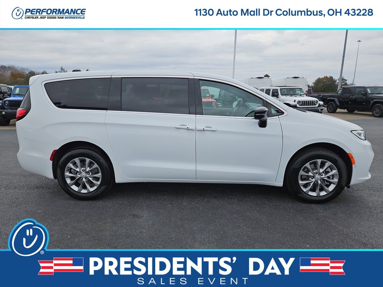 New 2026 Chrysler Pacifica Select image 8