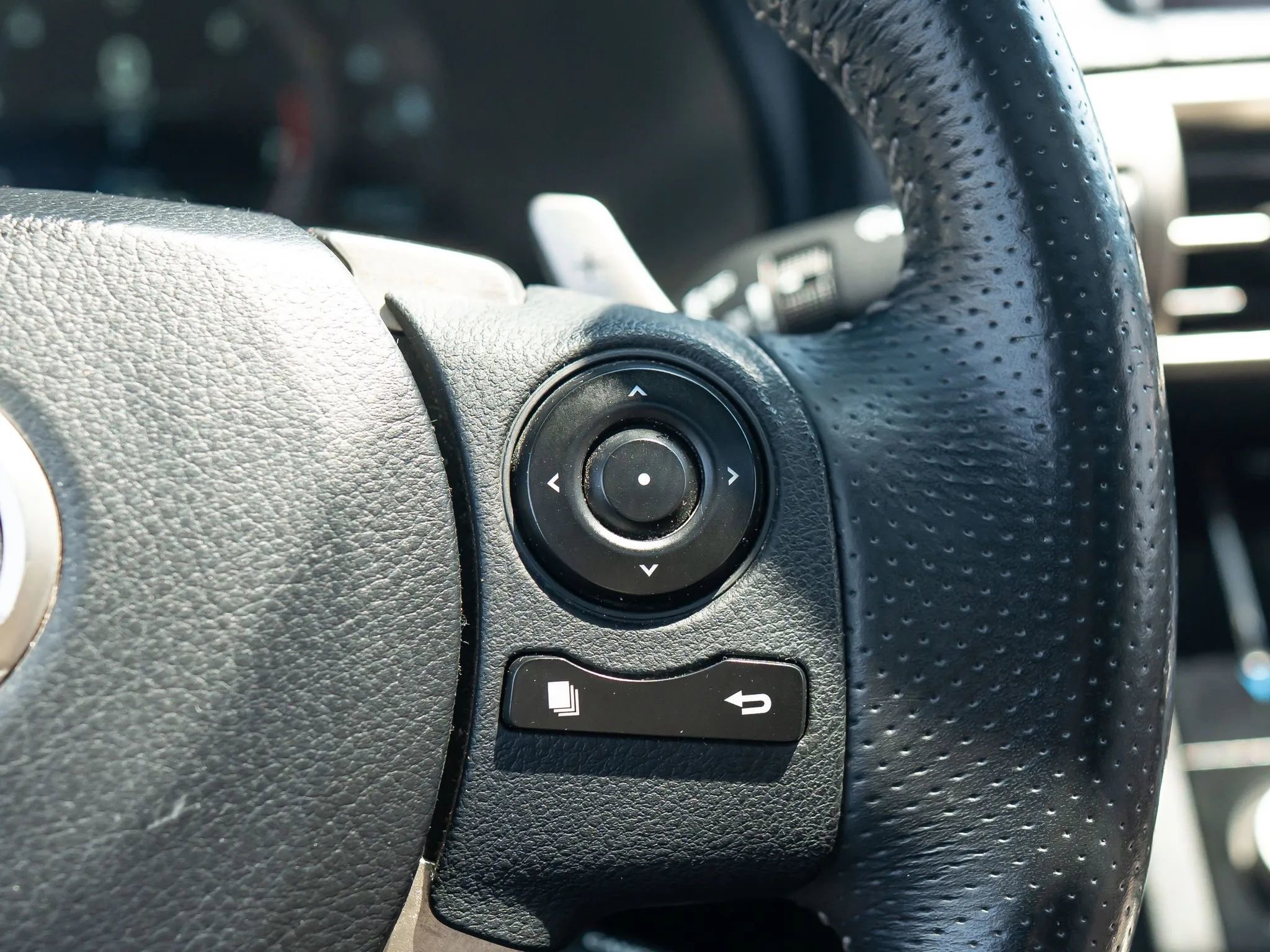 Used 2014 Lexus IS 350 w/ F Sport Package RWD image 36