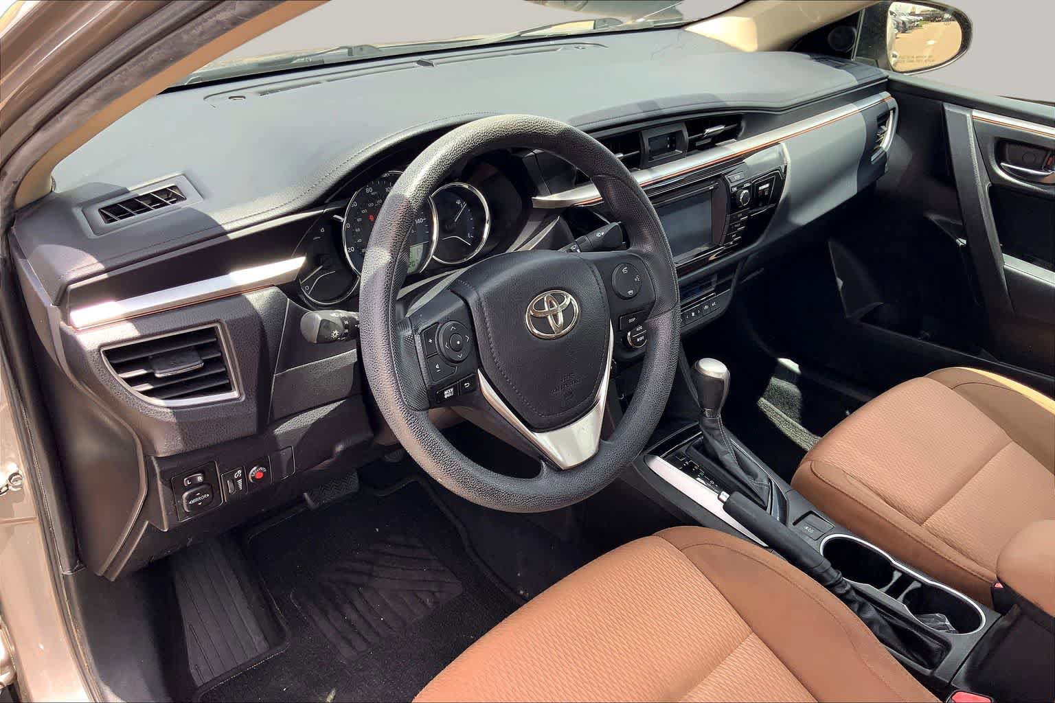 Used 2015 Toyota Corolla LE FWD image 18