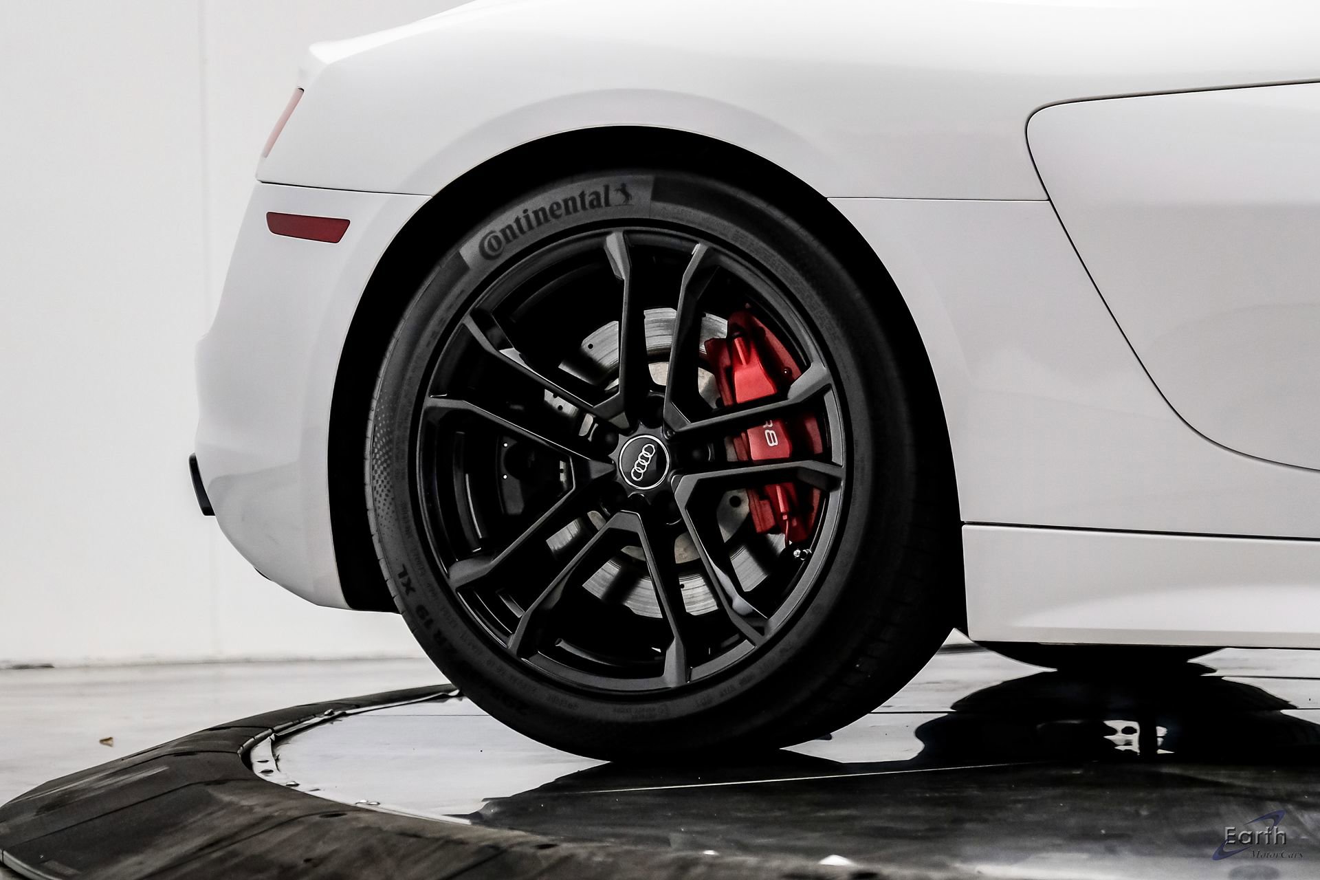 Used 2018 Audi R8 V10 RWD image 95
