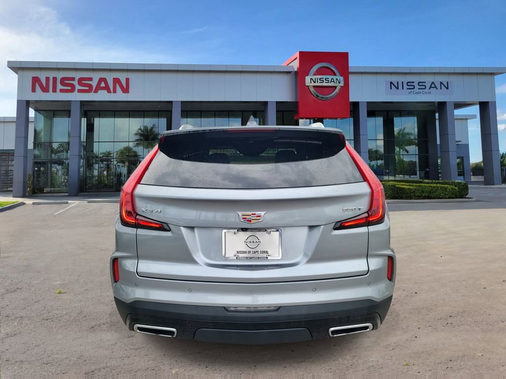 Used 2025 Cadillac XT4 Premium Luxury FWD image 6