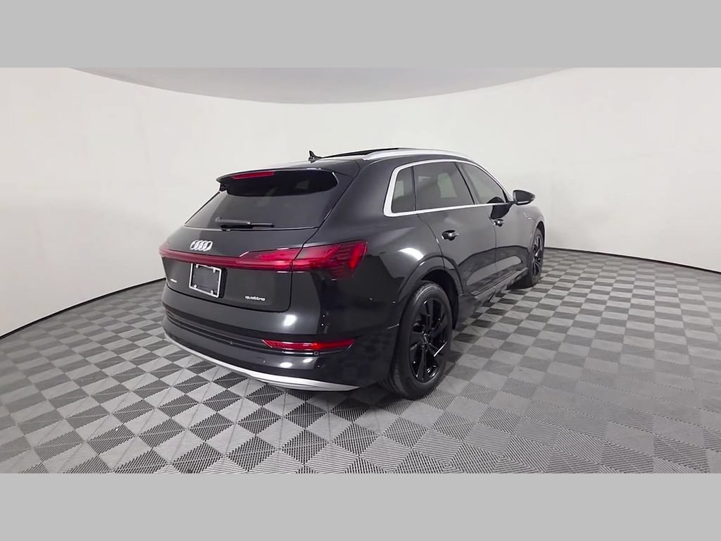 Used 2022 Audi e-tron Premium AWD/4WD image 38