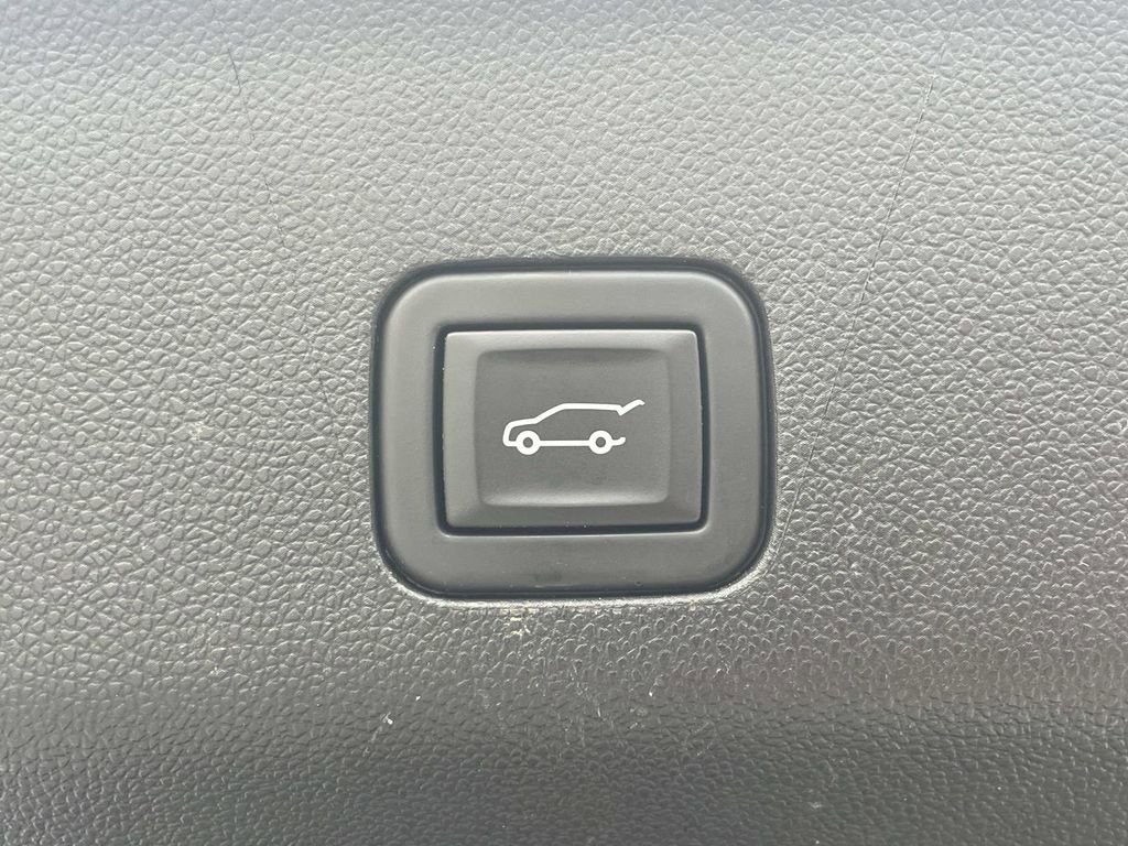 Used 2023 Chevrolet Suburban RST image 12