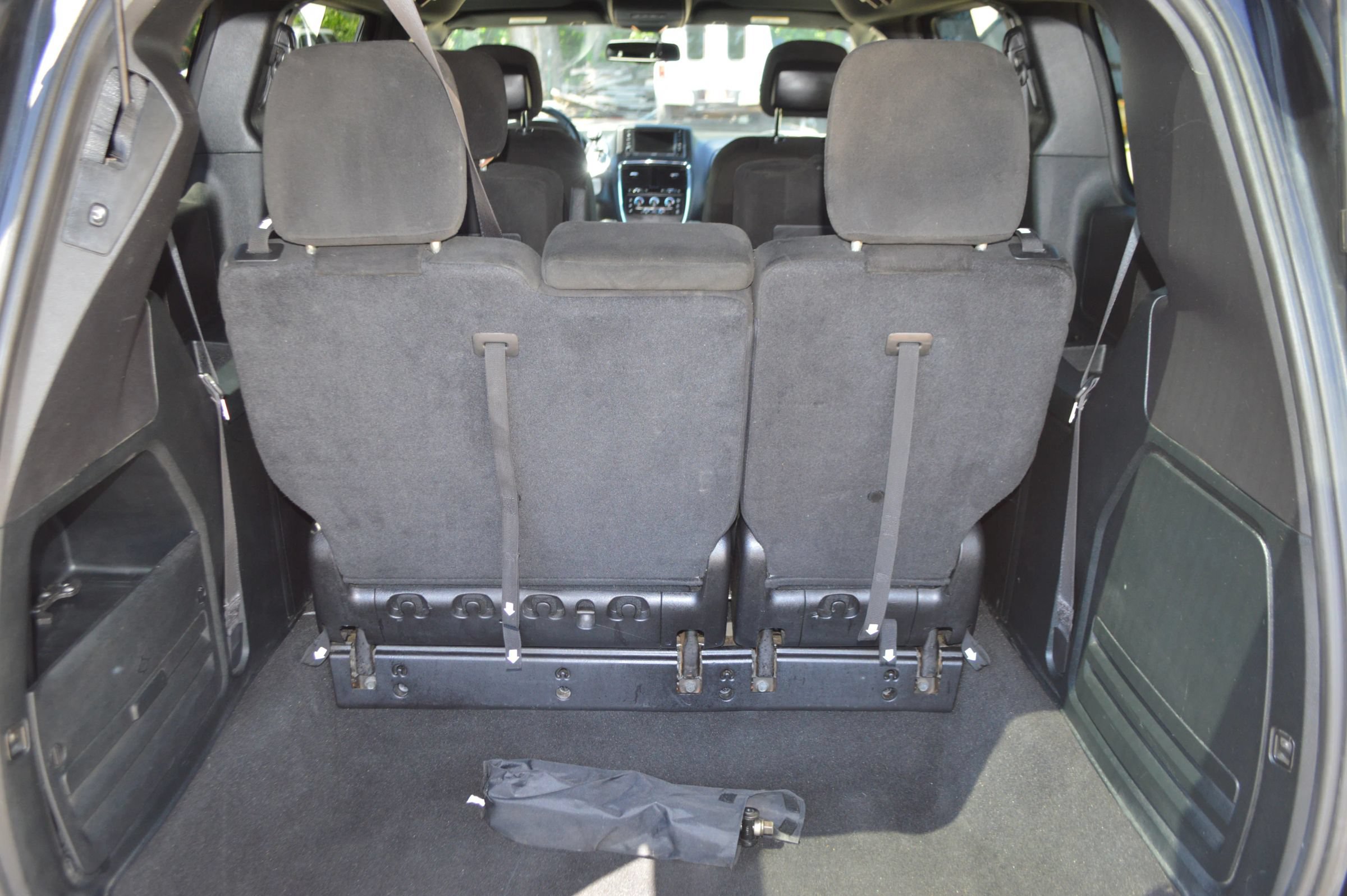 Used 2016 Dodge Grand Caravan SXT w/ UConnect Hands-Free Group FWD image 19
