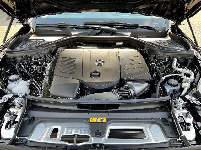 Used 2026 Mercedes-Benz GLC 300 4MATIC image 32