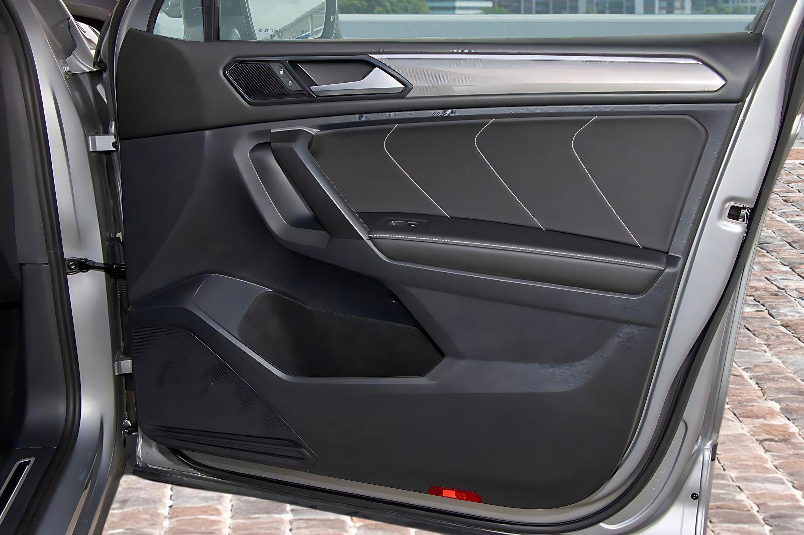 Used 2024 Volkswagen Tiguan SE R-Line FWD image 12