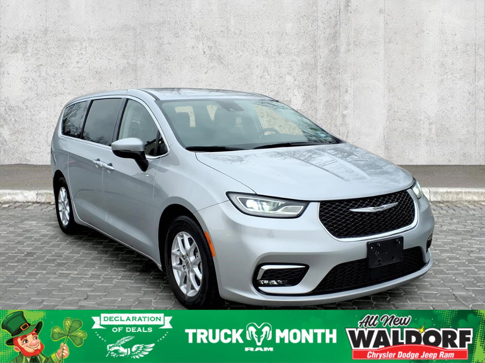 Used 2023 Chrysler Pacifica Touring-L