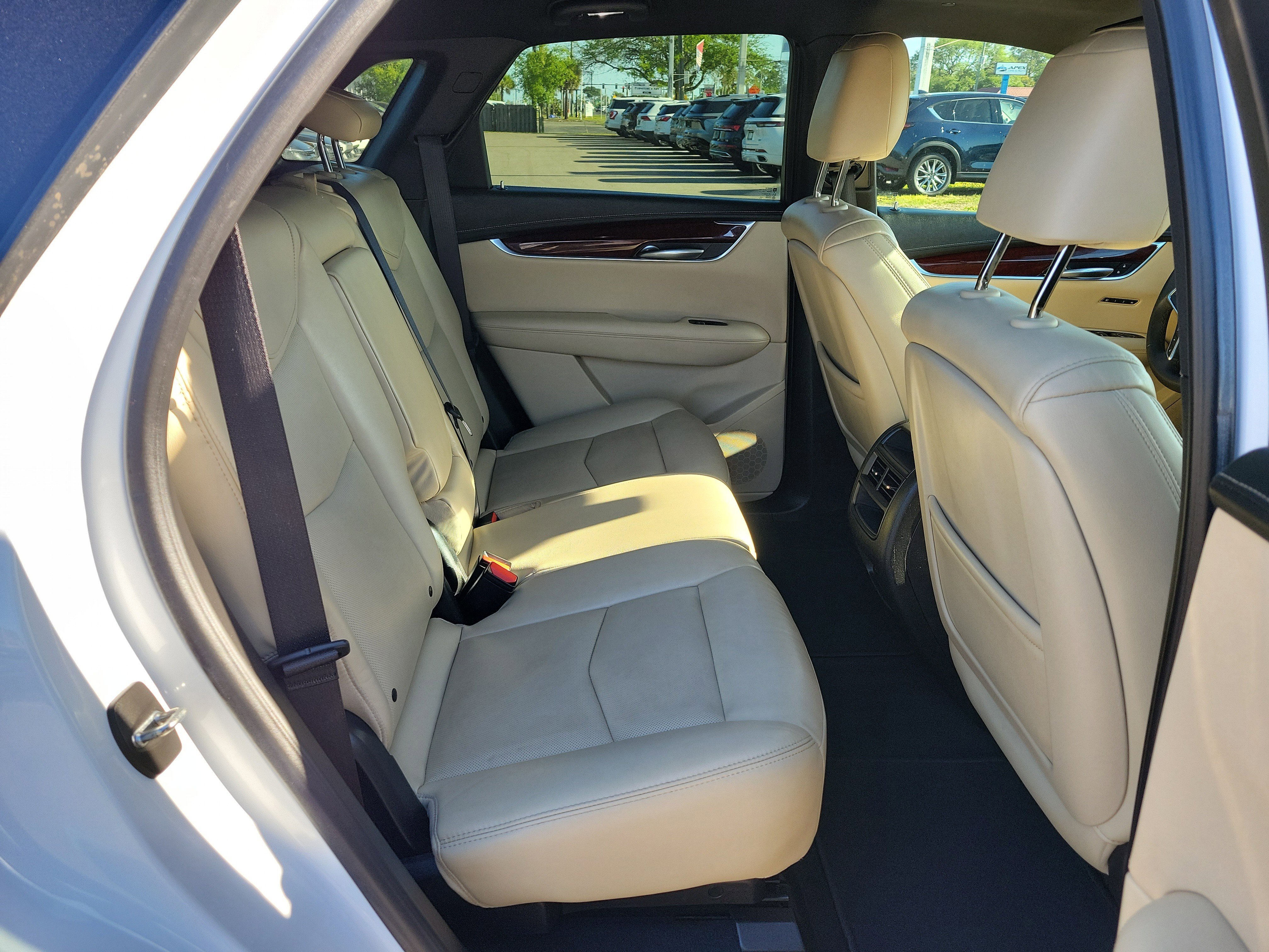 Used 2018 Cadillac XT5 Luxury w/ Driver Awareness Package FWD image 12