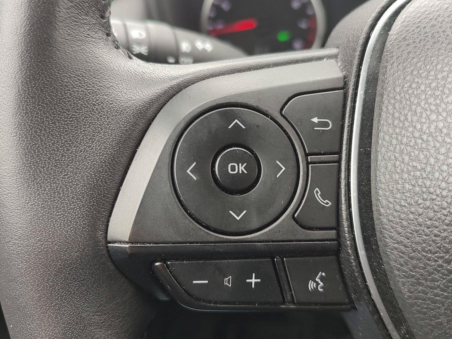 Used 2022 Toyota RAV4 XLE Premium AWD/4WD image 14