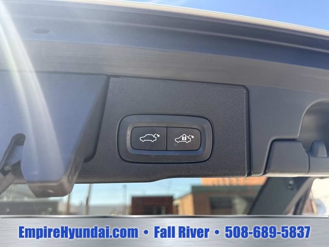 Used 2023 Volvo XC60 B5 Plus AWD/4WD image 8