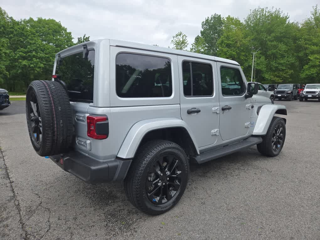 Used 2023 Jeep Wrangler Unlimited Sahara w/ Cold Weather Group AWD/4WD image 4
