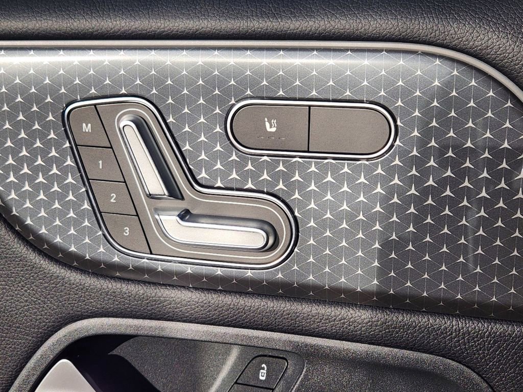 New 2025 Mercedes-Benz GLB 250 4MATIC image 8