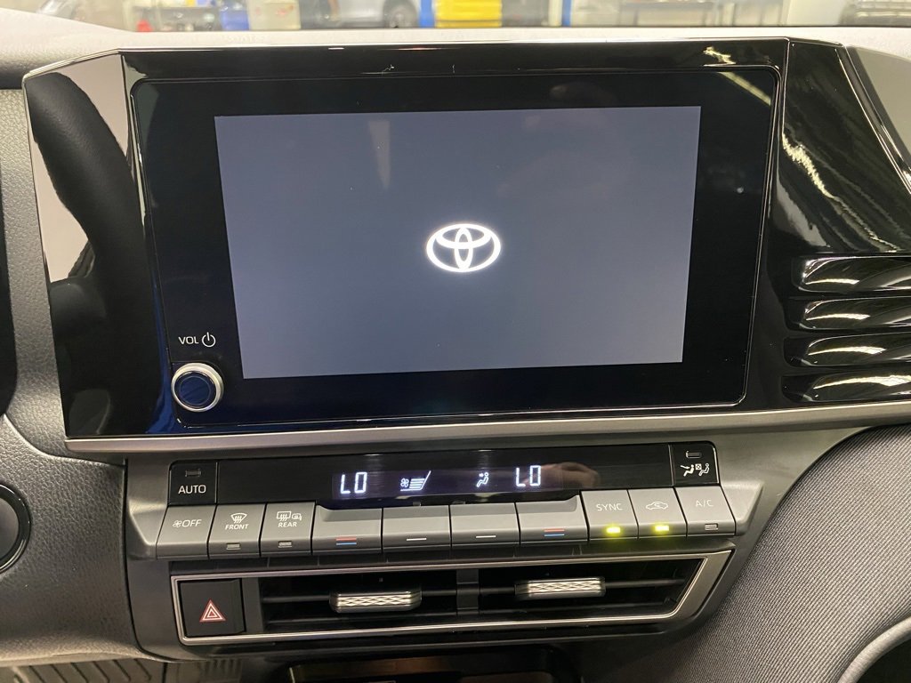 Used 2025 Toyota Camry Hybrid image 38