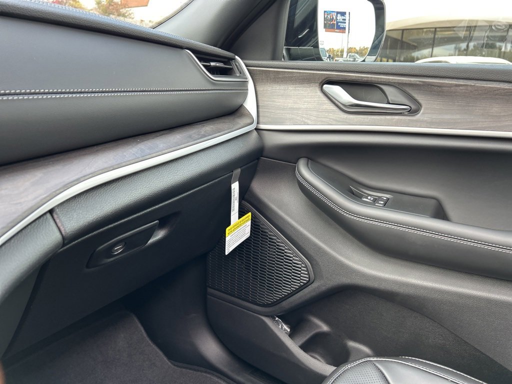 New 2025 Jeep Grand Cherokee L Limited image 19