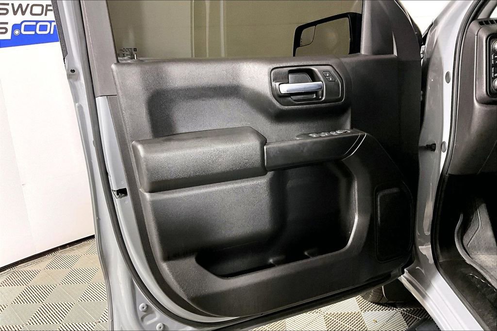 Used 2025 Chevrolet Silverado 1500 Custom image 17