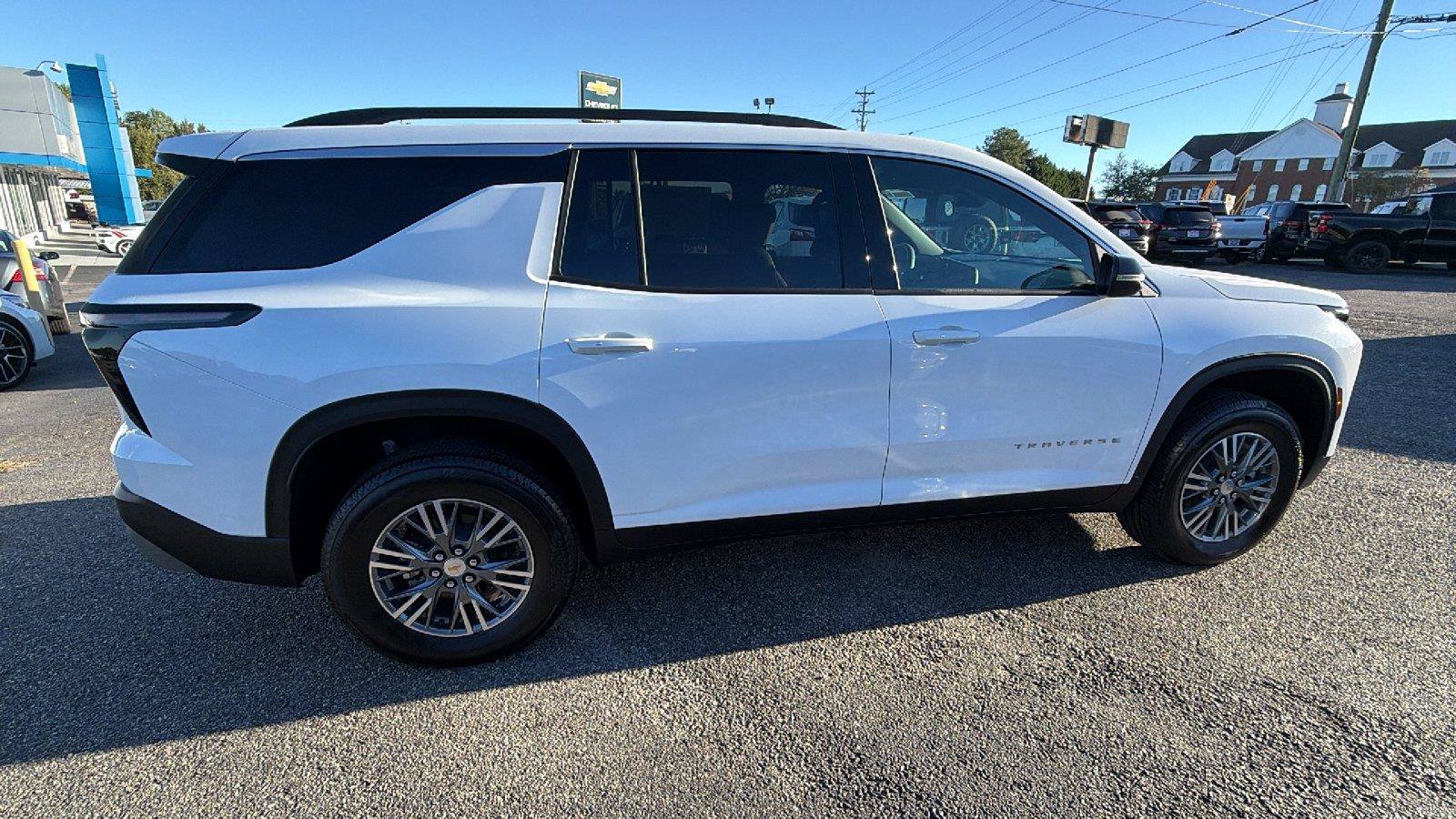 New 2027 Chevrolet Traverse LT FWD image 7