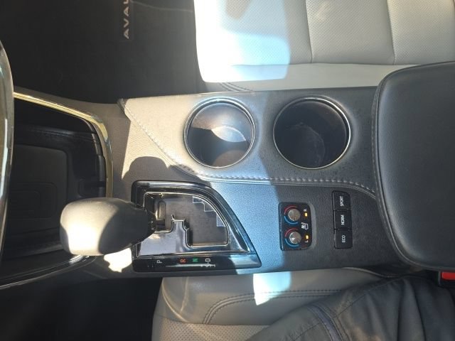 Used 2018 Toyota Avalon Limited FWD image 21