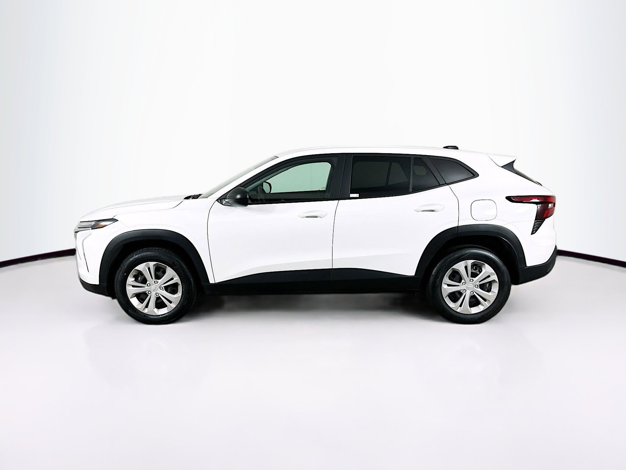 Used 2025 Chevrolet Trax LS FWD image 4