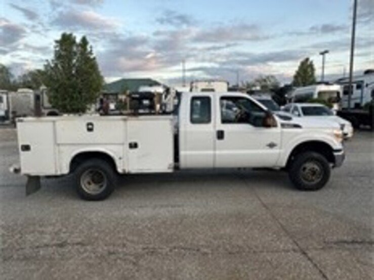 Used 2016 Ford F350 XL w/ Power Equipment Group AWD/4WD image 2