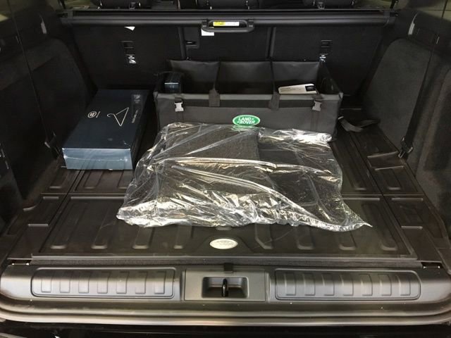 New 2024 Land Rover Discovery Dynamic SE image 29