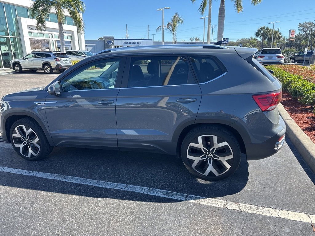 Used 2023 Volkswagen Taos SEL image 3