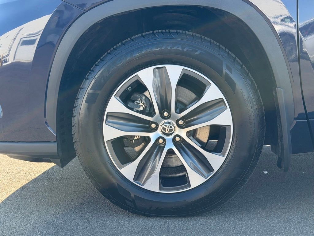 Used 2022 Toyota Highlander XLE image 27