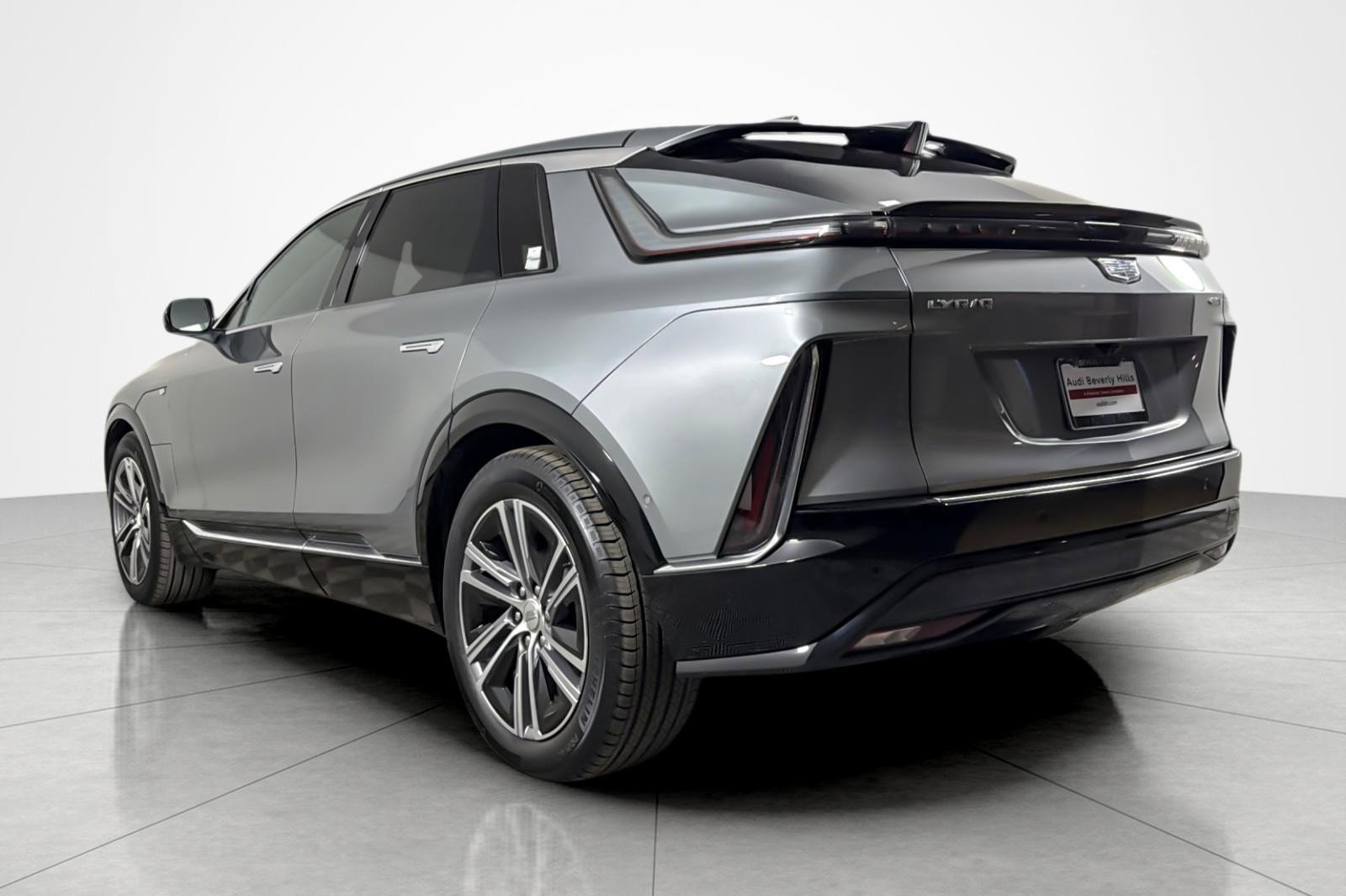 Used 2024 Cadillac Lyriq Luxury image 3