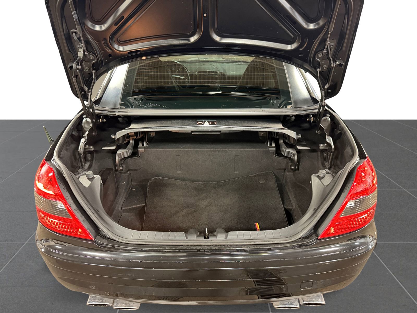 Used 2005 Mercedes-Benz SLK 55 AMG image 26