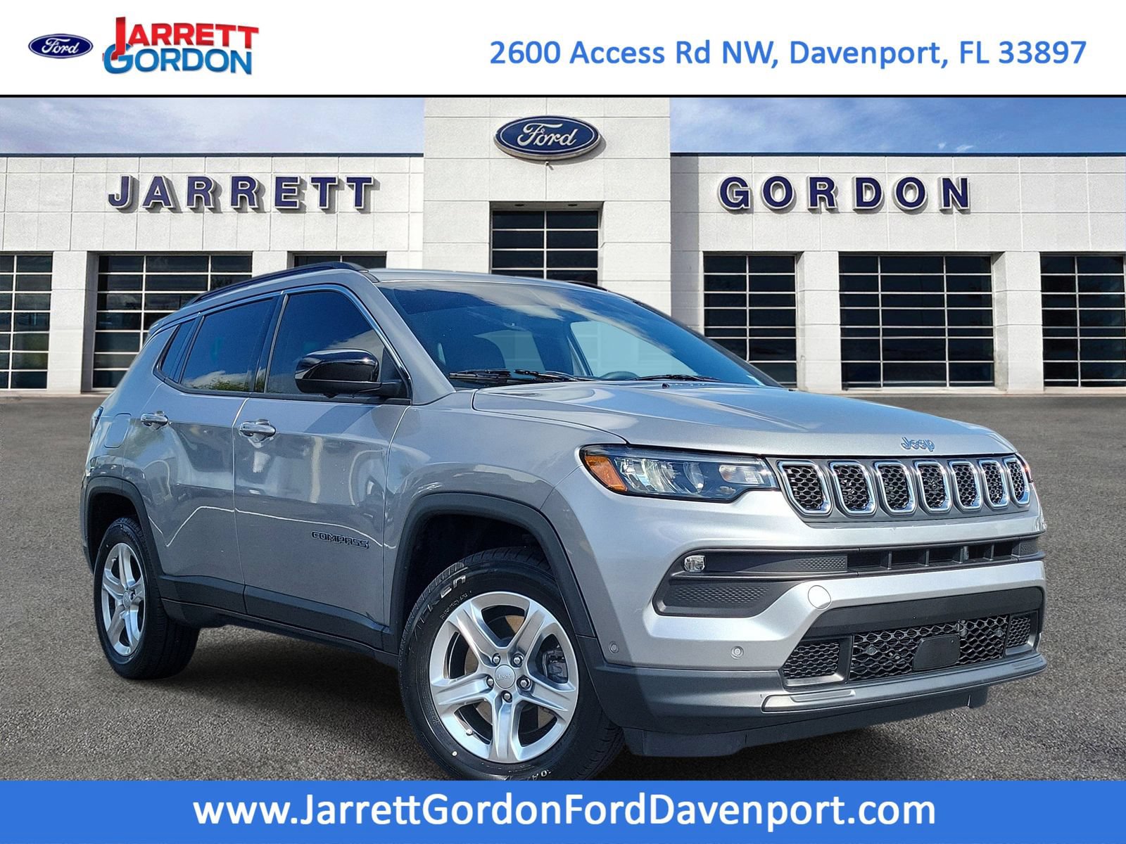 Used 2023 Jeep Compass Latitude w/ Convenience Group AWD/4WD image 1